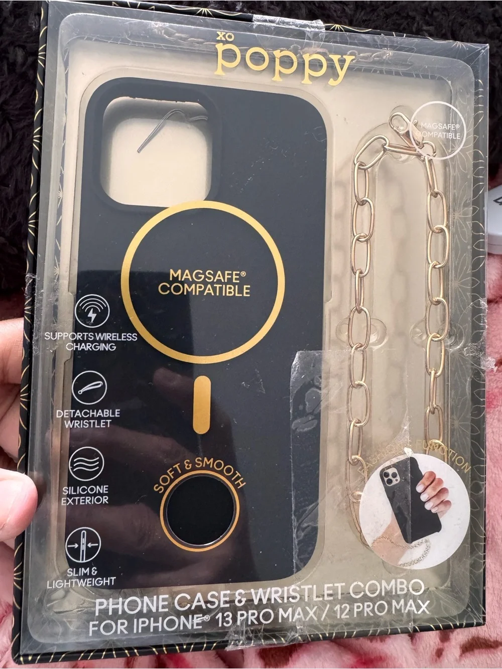 XO POPPY 13/12PROMAXMagSafe Compatible Black Phone Case with Gold Chain Wristlet